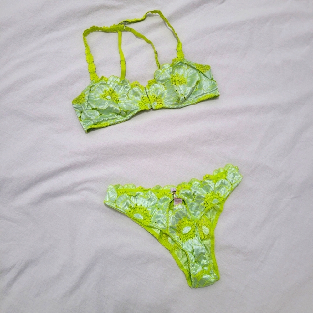 SAVAGE X FENTY green lace lingerie set